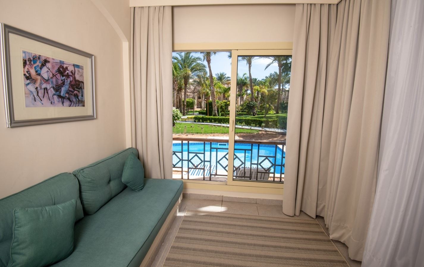 rooms-swim-up-room