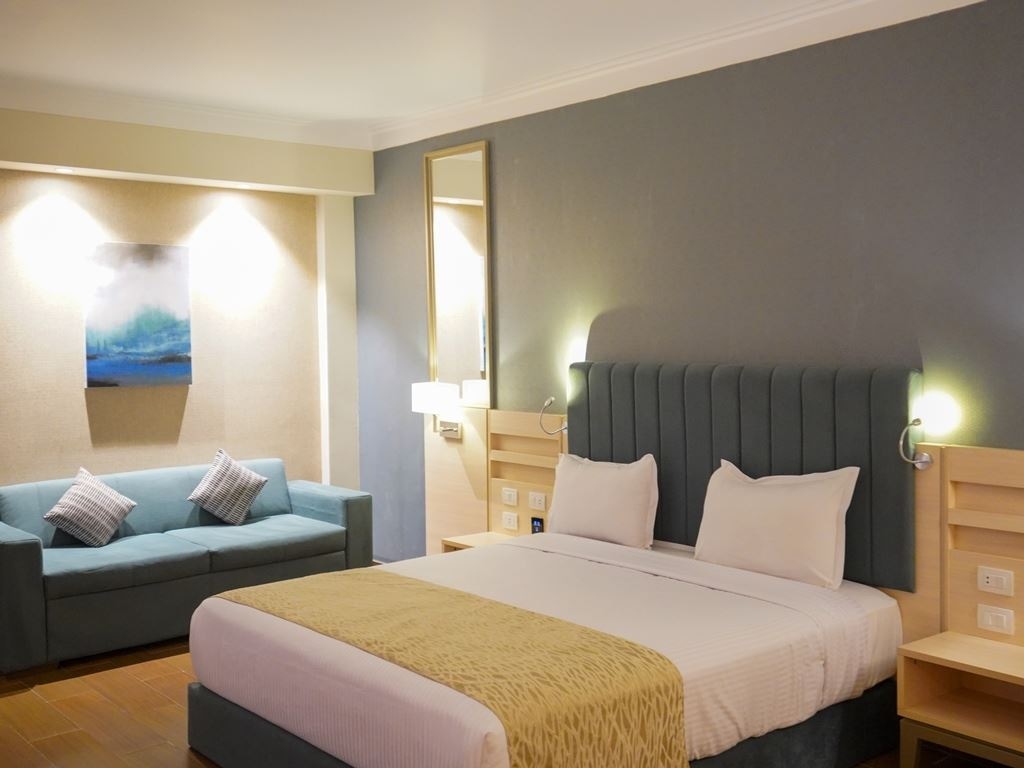 rooms-main-building-family-room-garden-view