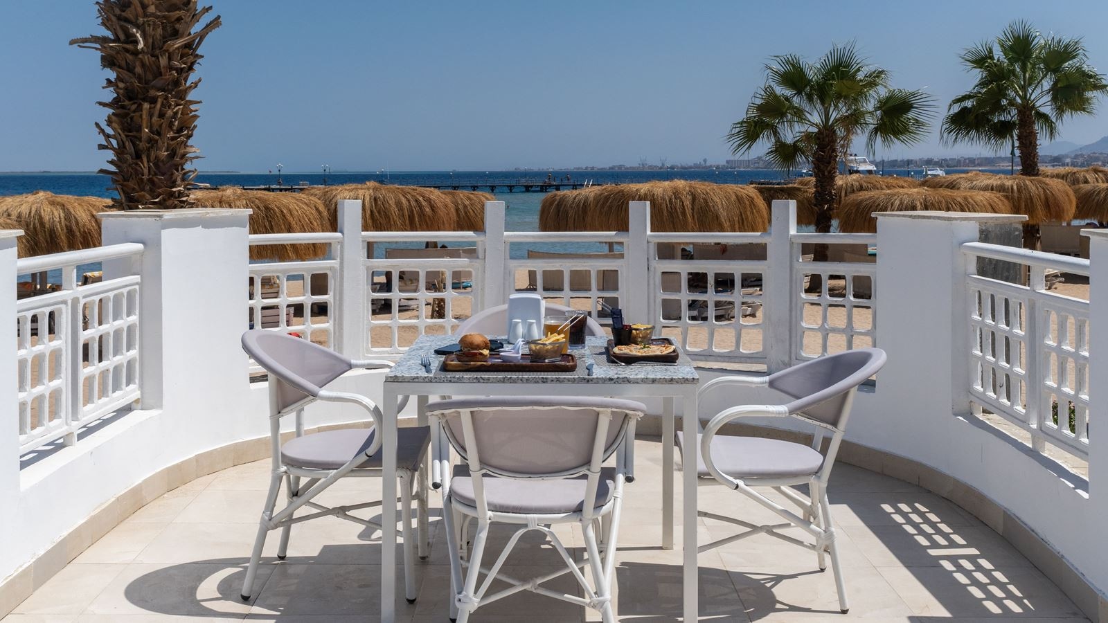 restaurants-breezes-restaurant