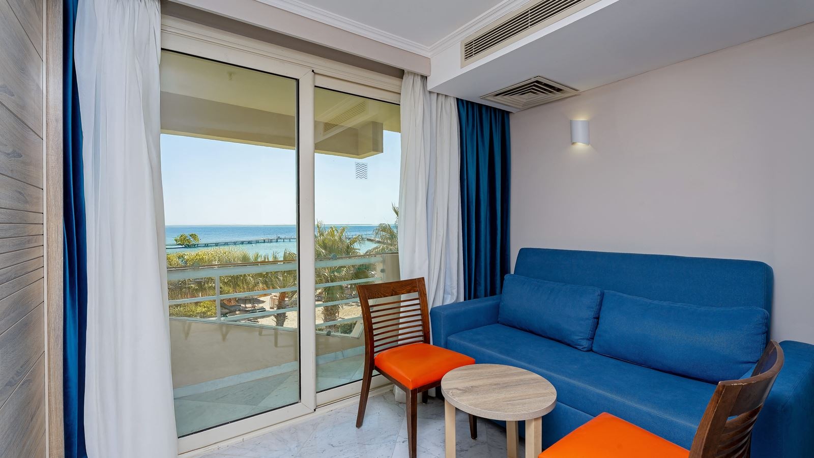 rooms-junior-ٍsuite-sea-view