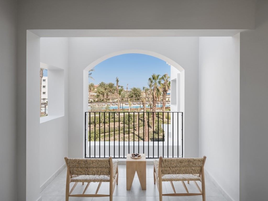 rooms-deluxe-twin-room-pool-view