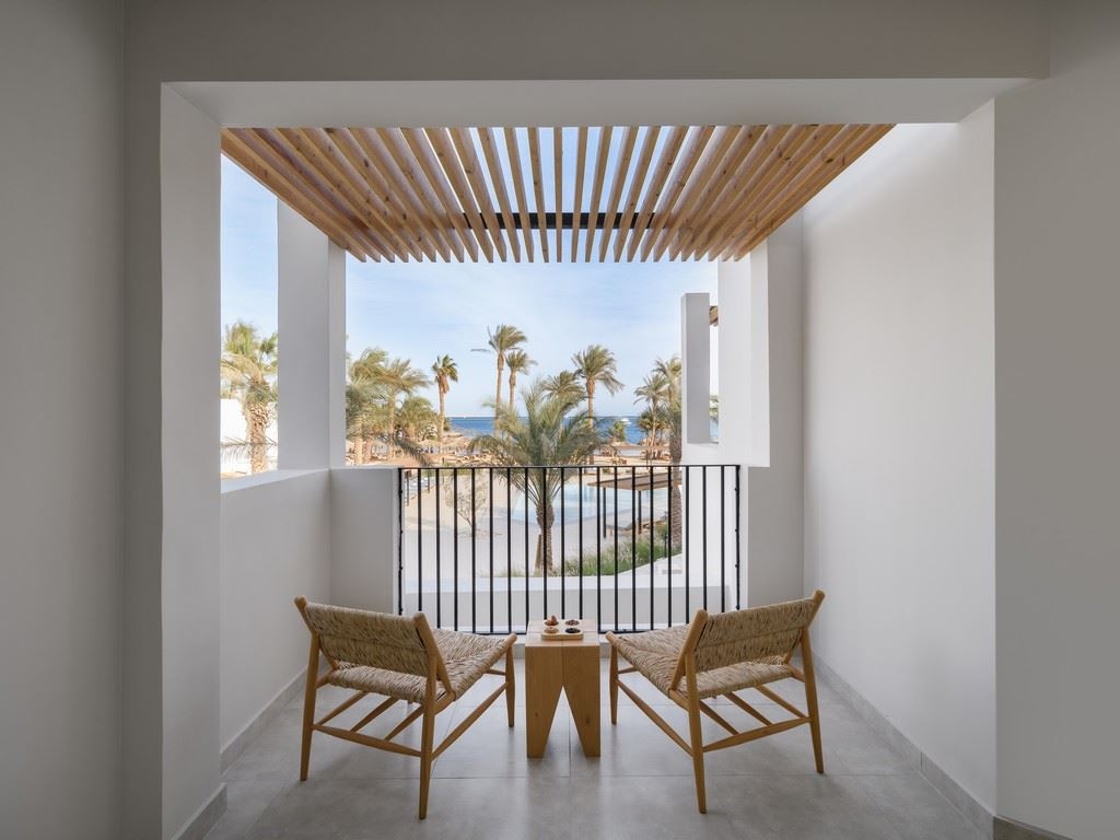 rooms-deluxe-room-sea-view