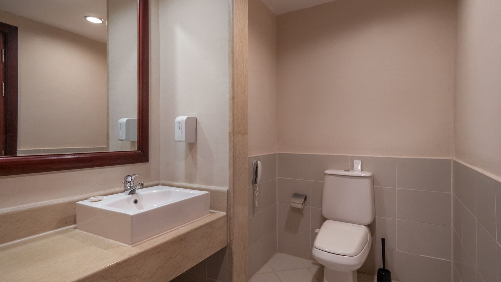 rooms-superior-room