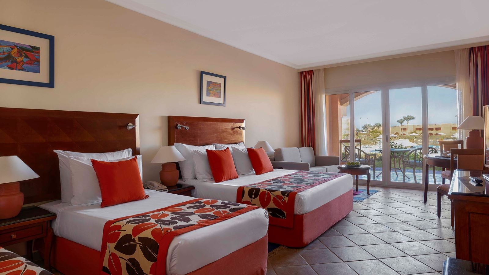 rooms-family-premium-pool-view