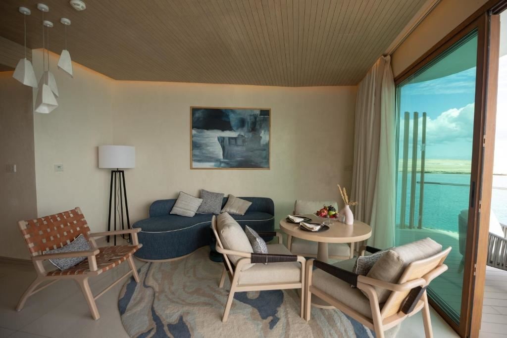 rooms-water-bungalow-suit