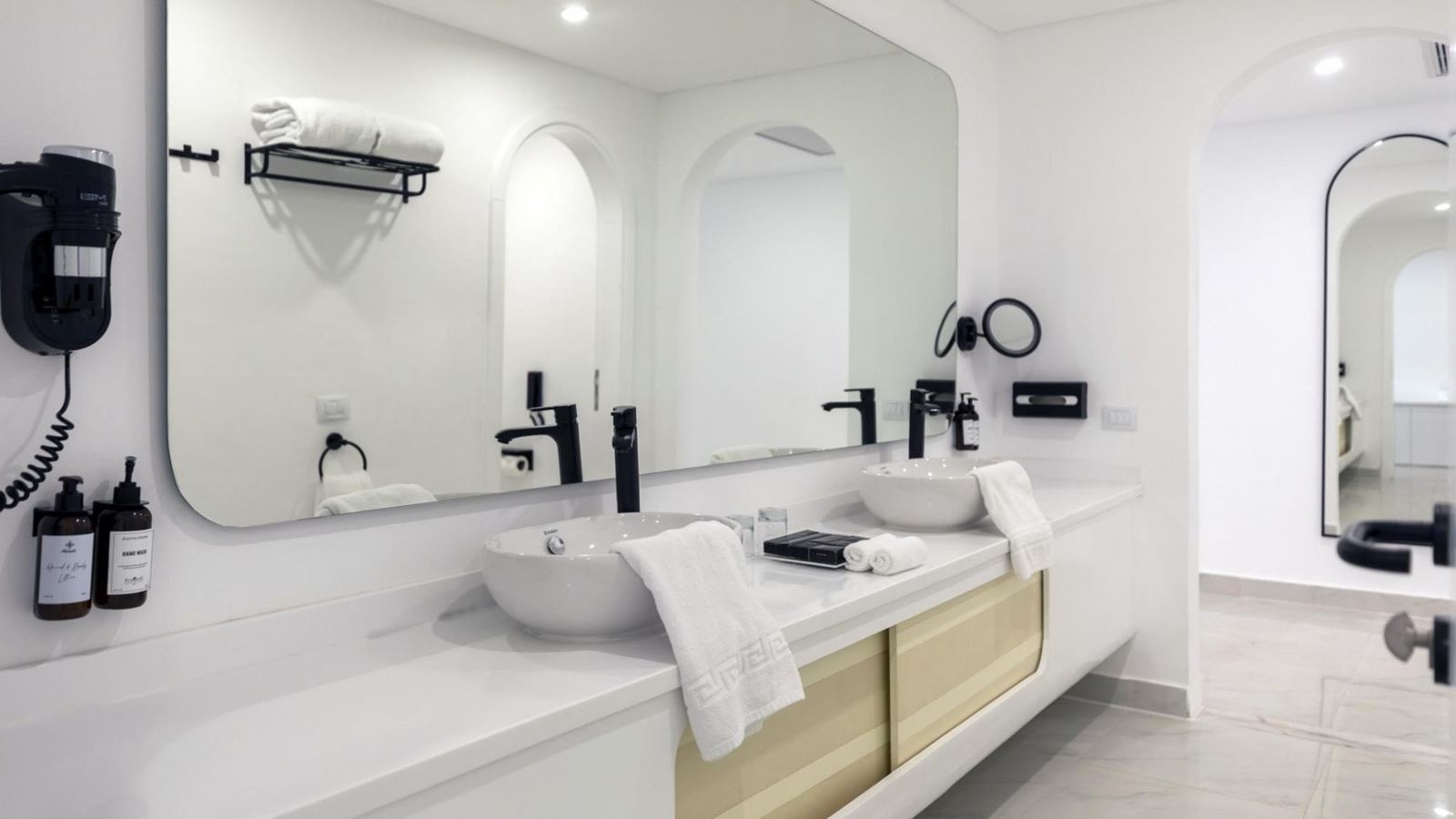 rooms-executive-pool-suite