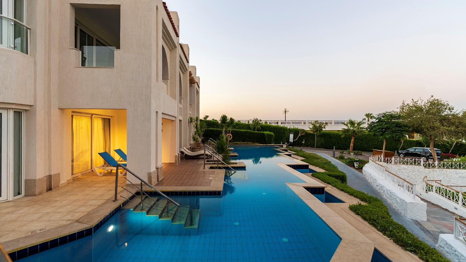 rooms-signature-swimup-suite