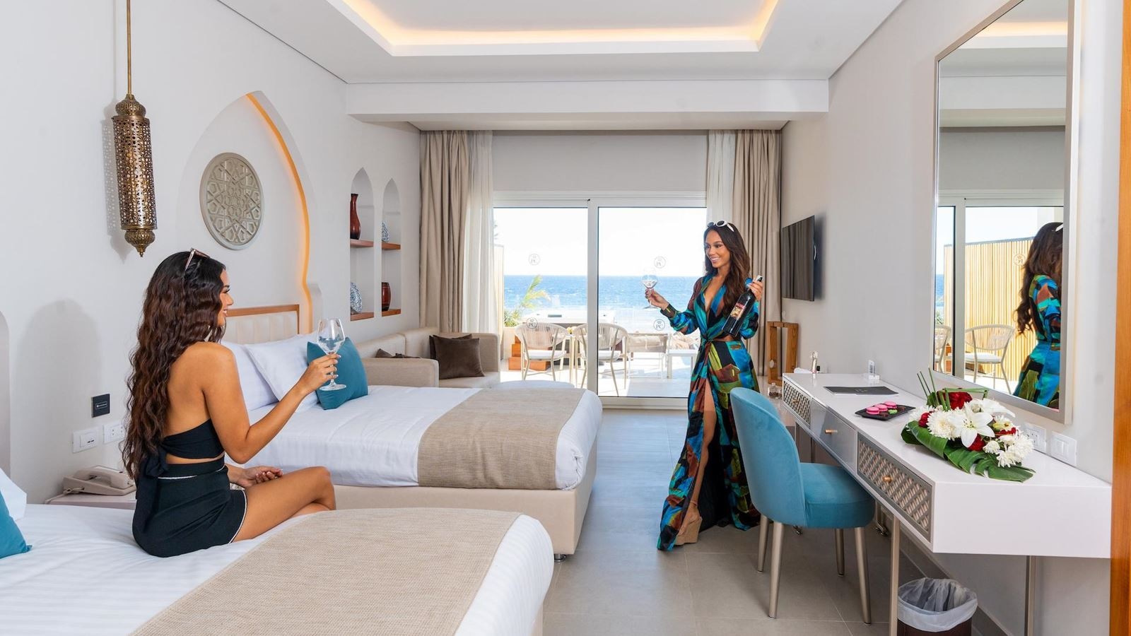 rooms-posh-duplex-jacuzzi-suite-sea-front