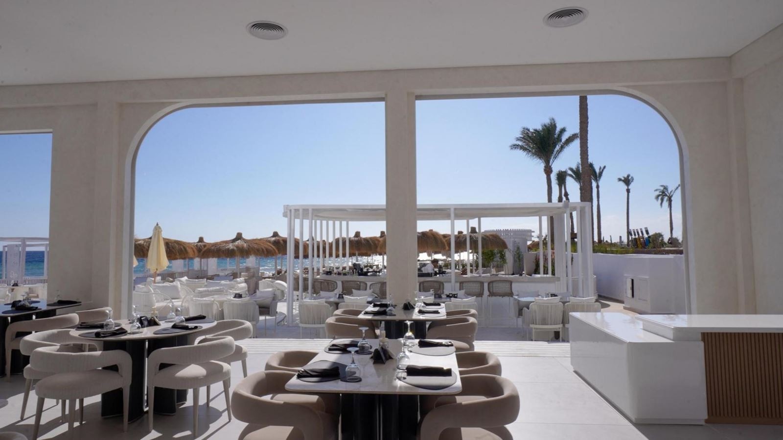 restaurants-posh-club-royal-cuisine-for-posh-club-members-only