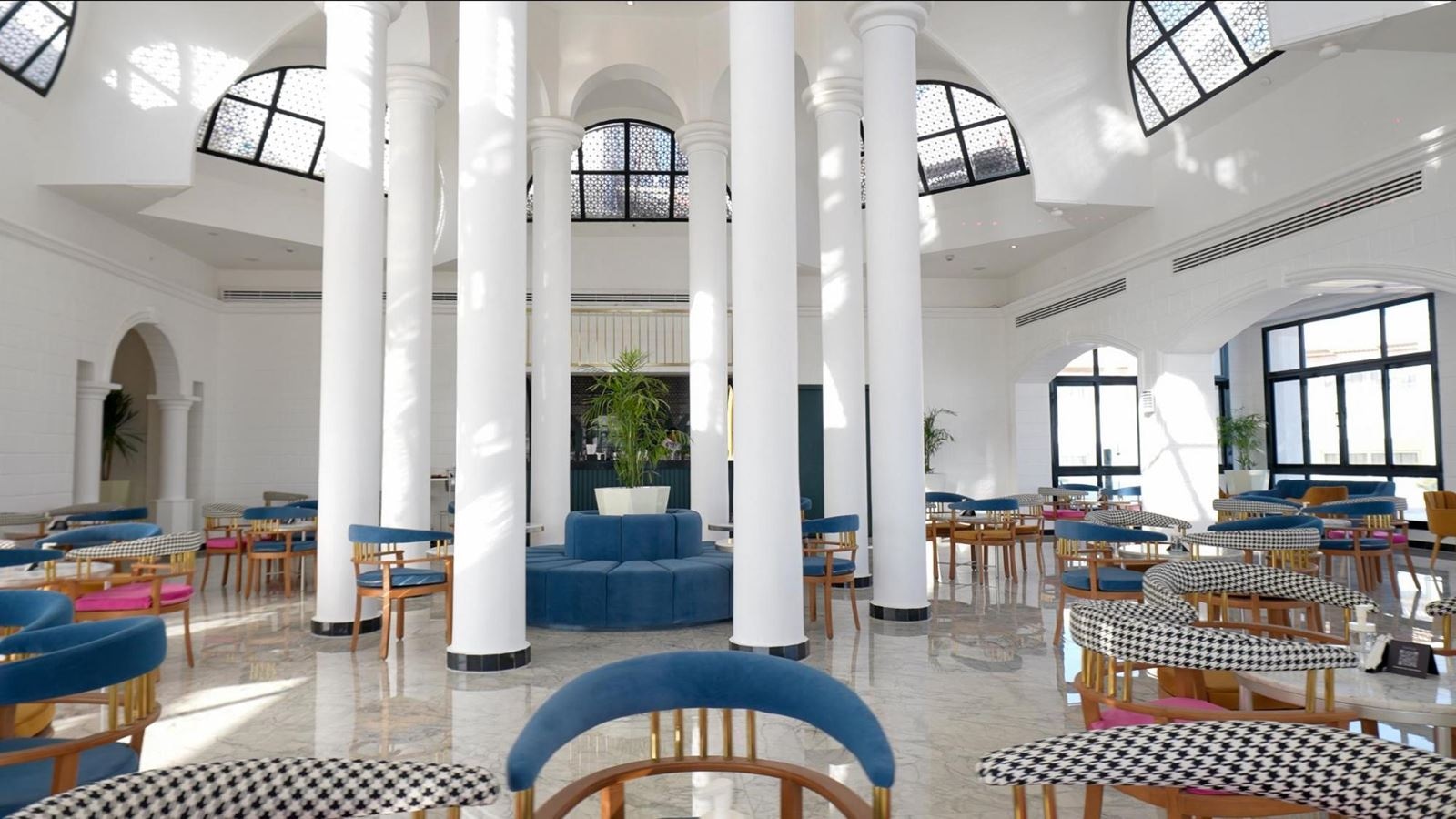 bars-the-hub-lobby-bar