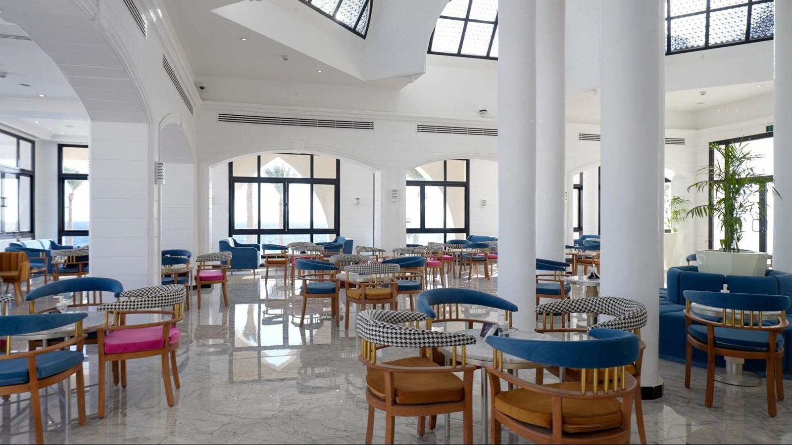 bars-the-hub-lobby-bar