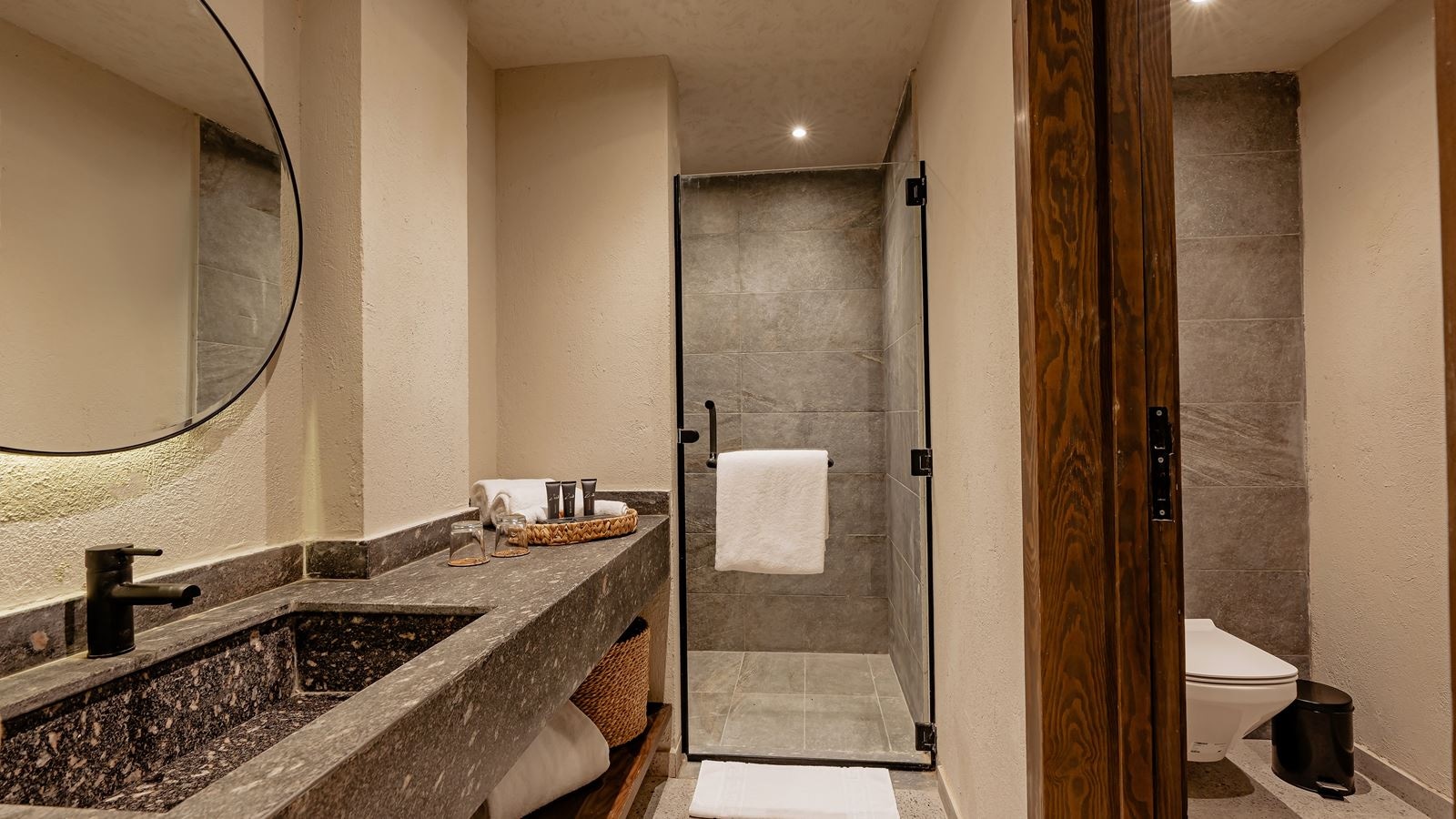 rooms-double-room-superior-pool-view