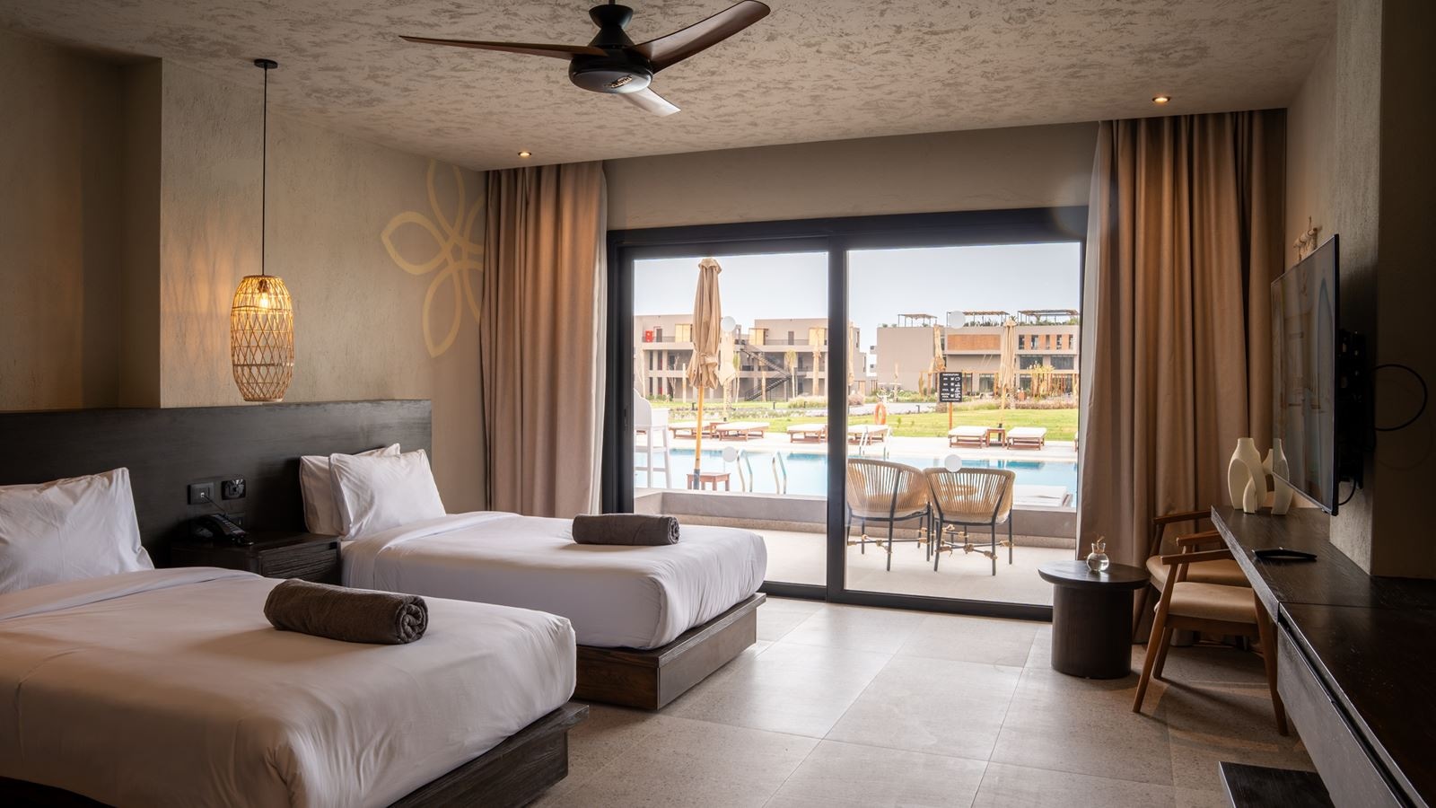 rooms-double-room-superior-pool-view