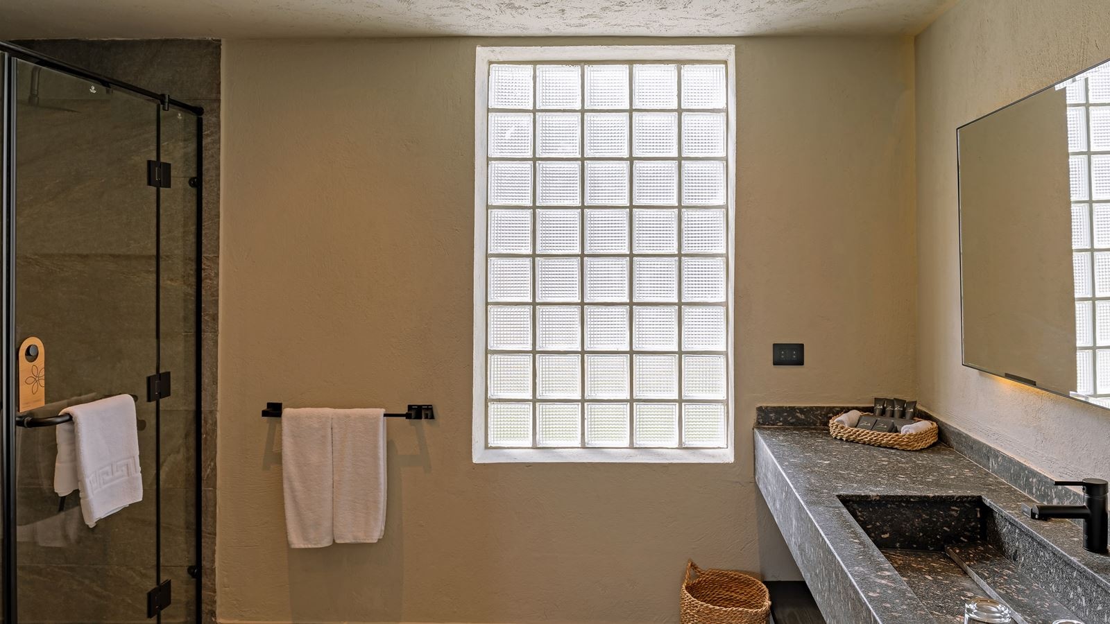 rooms-swim-up-suite-beach-front-sea-view