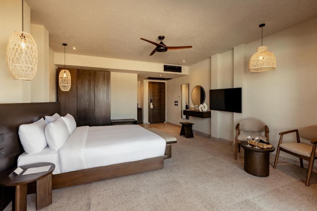 rooms-double-room-superior-pool-view