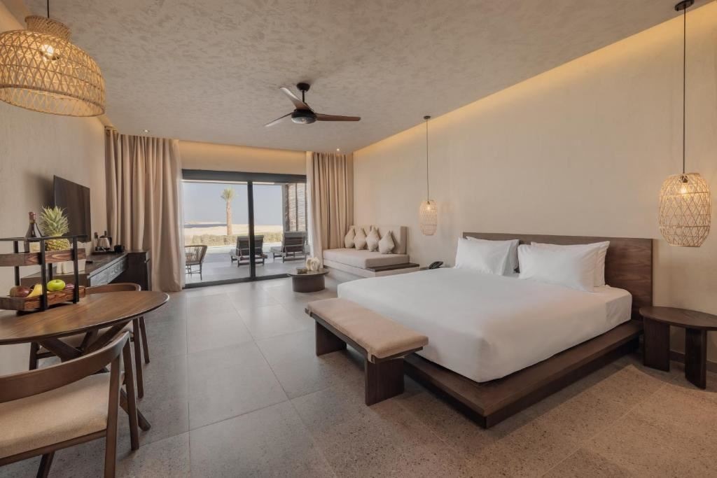 rooms-swim-up-junior-suite-sea-view