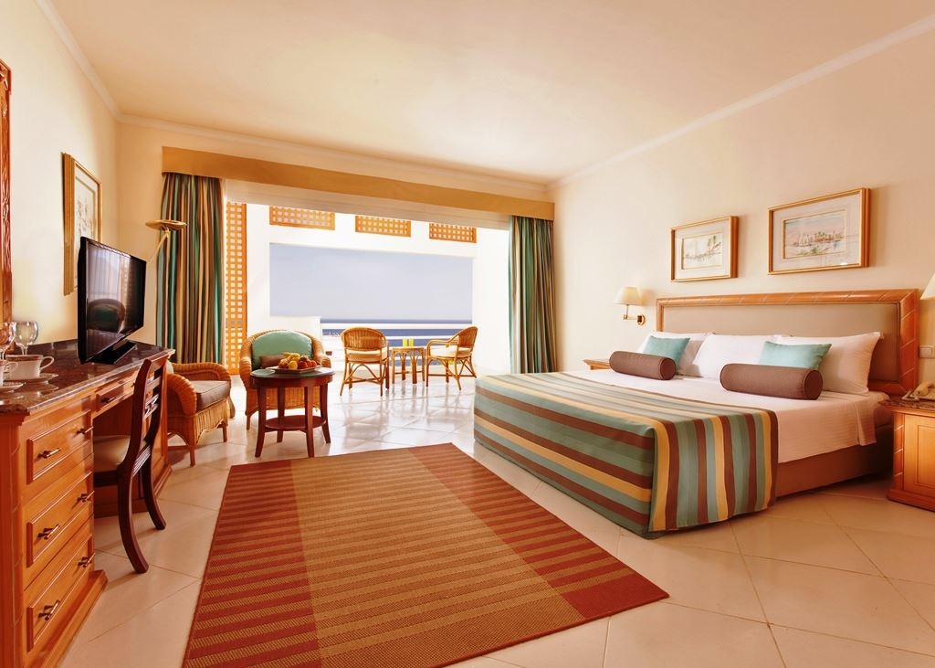 rooms-superior-room-pool--sea-view