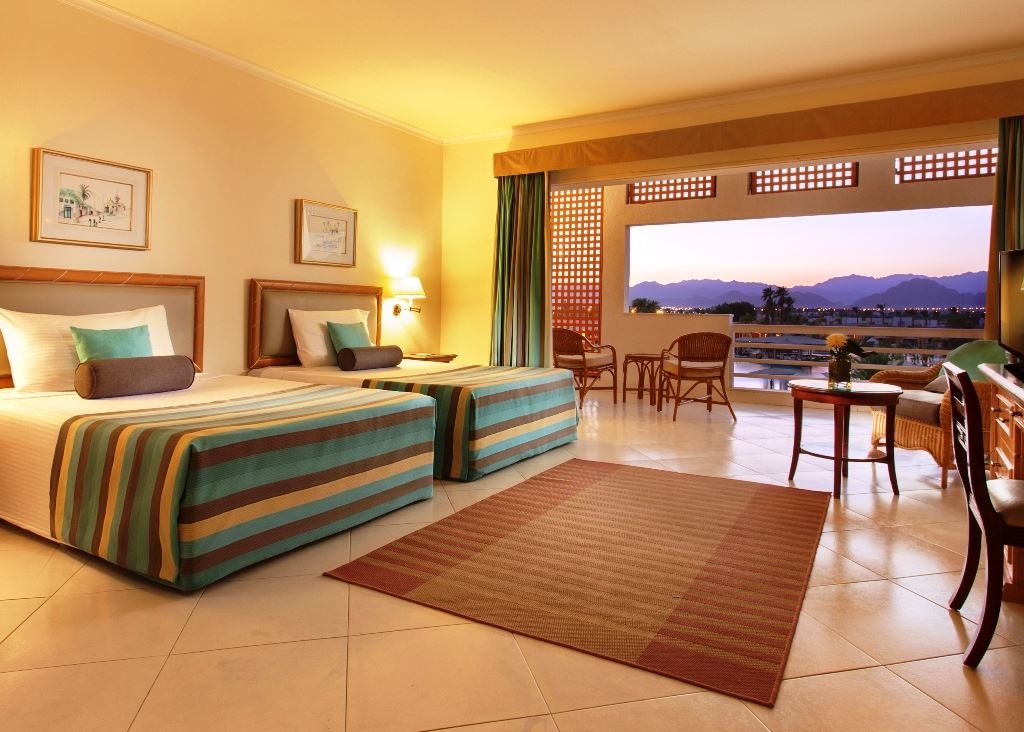 rooms-superior-room-pool--sea-view