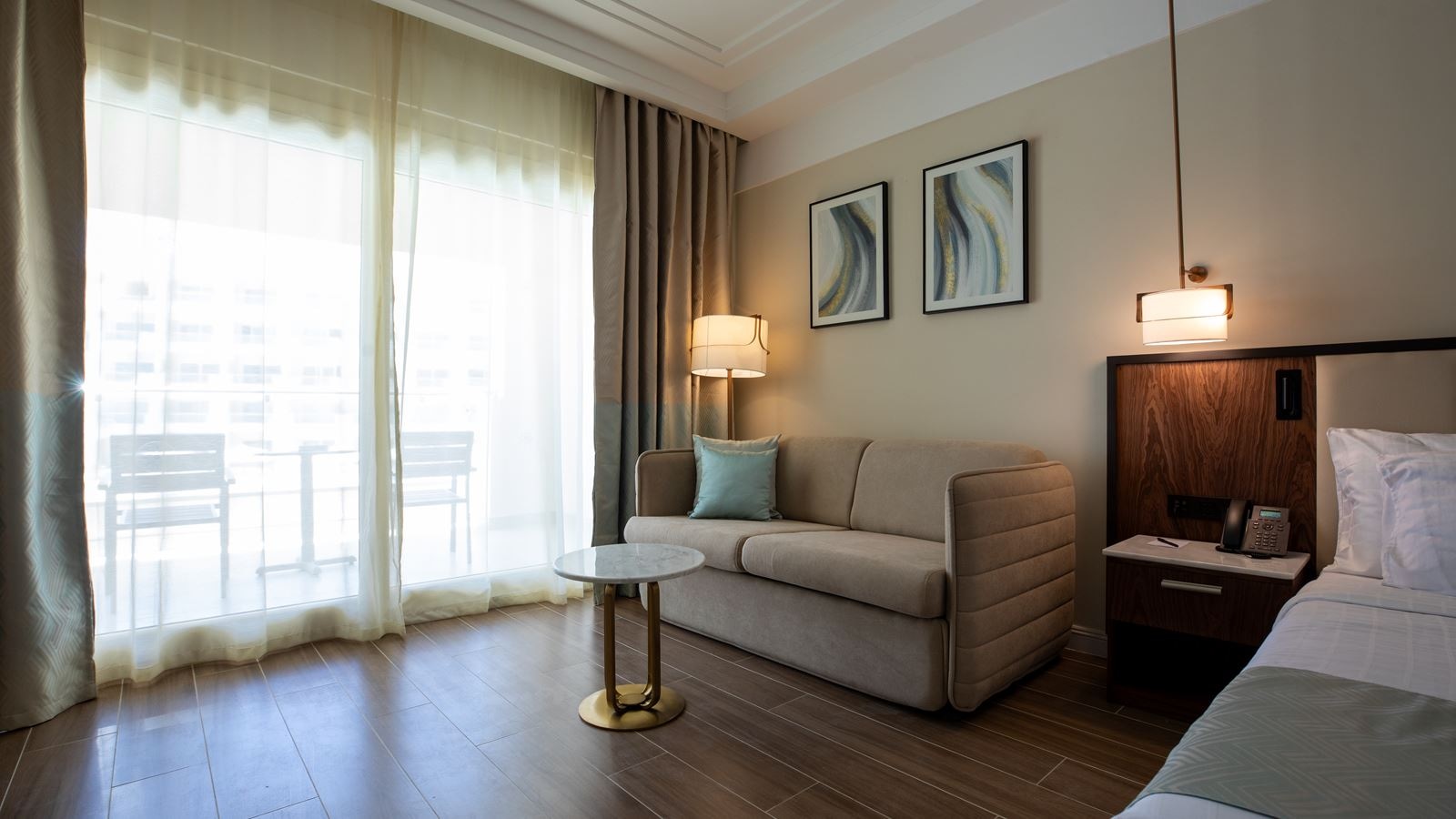 rooms-premium-room-pool-view