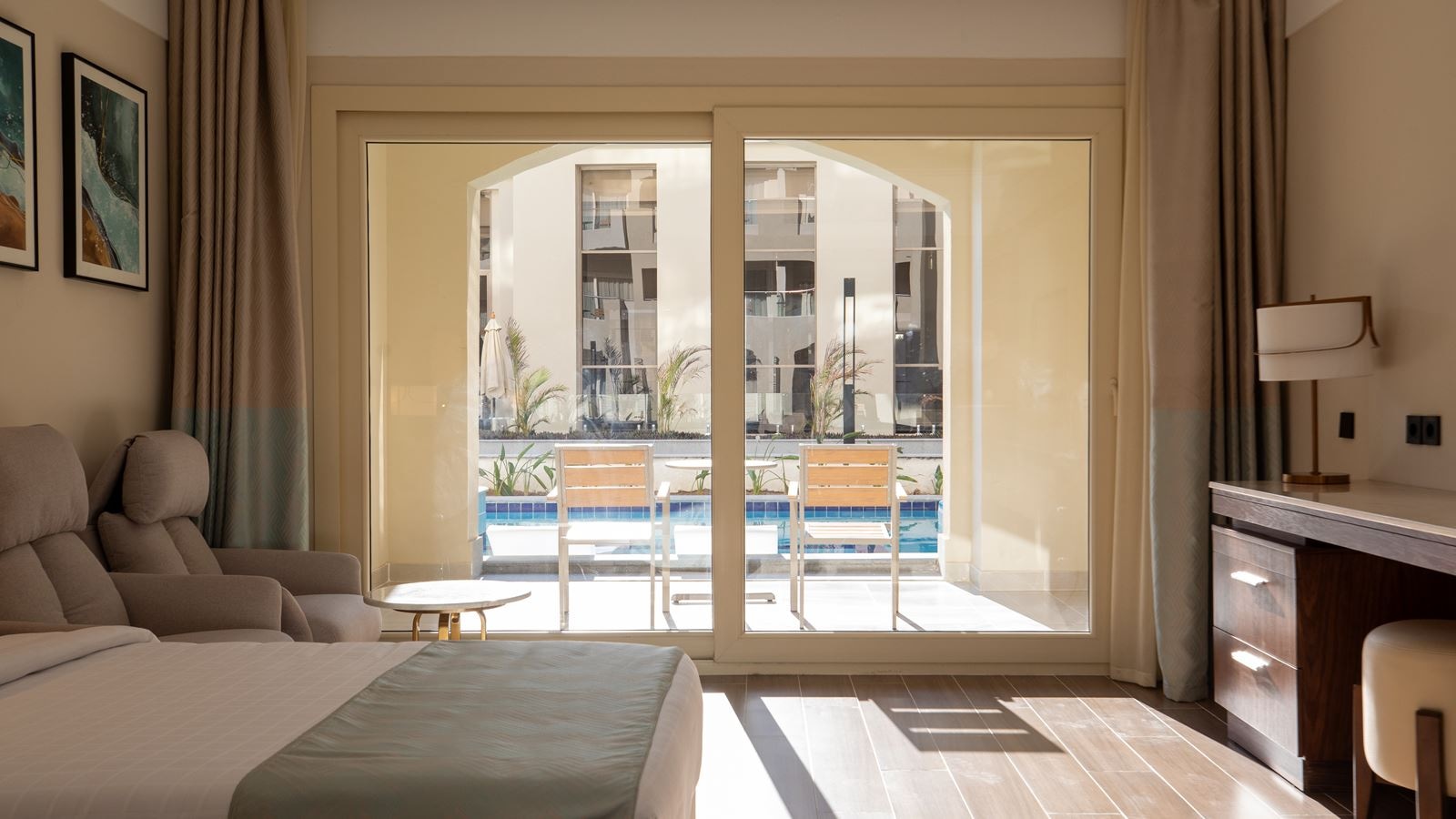 rooms-swim-up-superior-+18