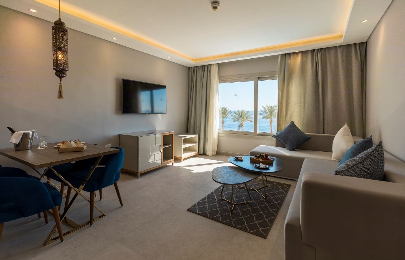 rooms-posh-club-executive-swimup-suite-sv
