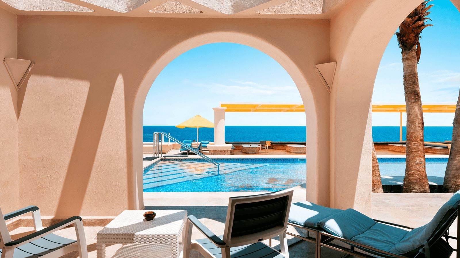 rooms-superior-swim-up-sea-view