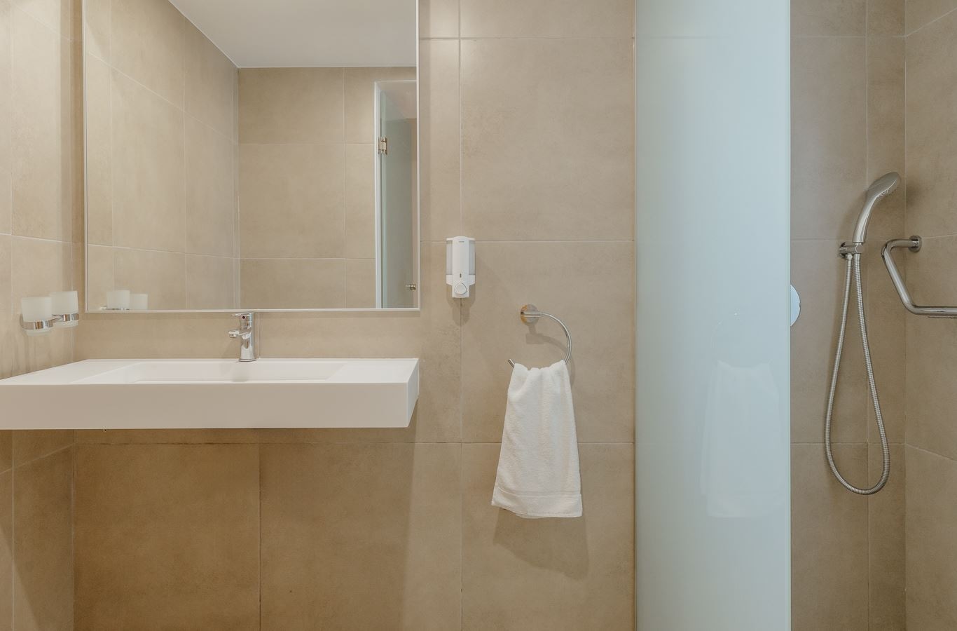 rooms-deluxe-room-inland-view