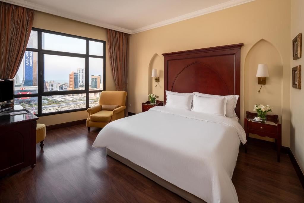 rooms-deluxe-one-bedroom-with-sofa-bed