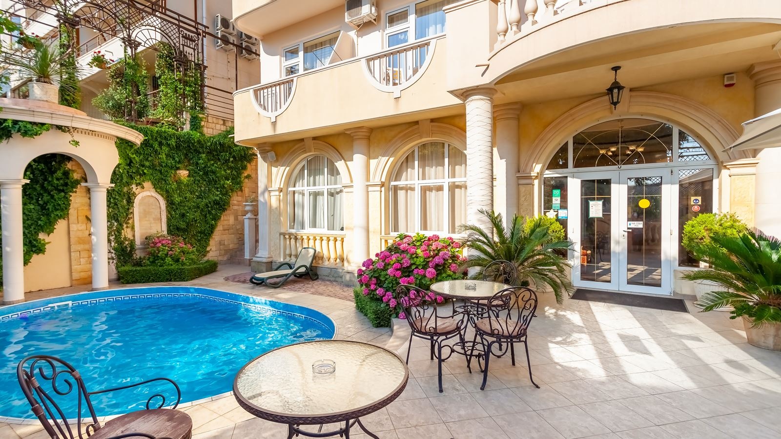 pools-outdoor-pool