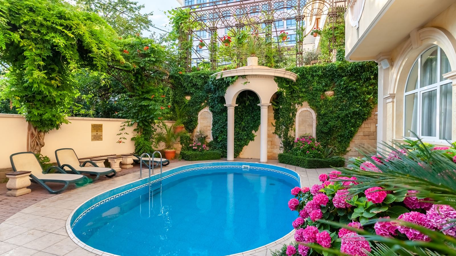 pools-outdoor-pool