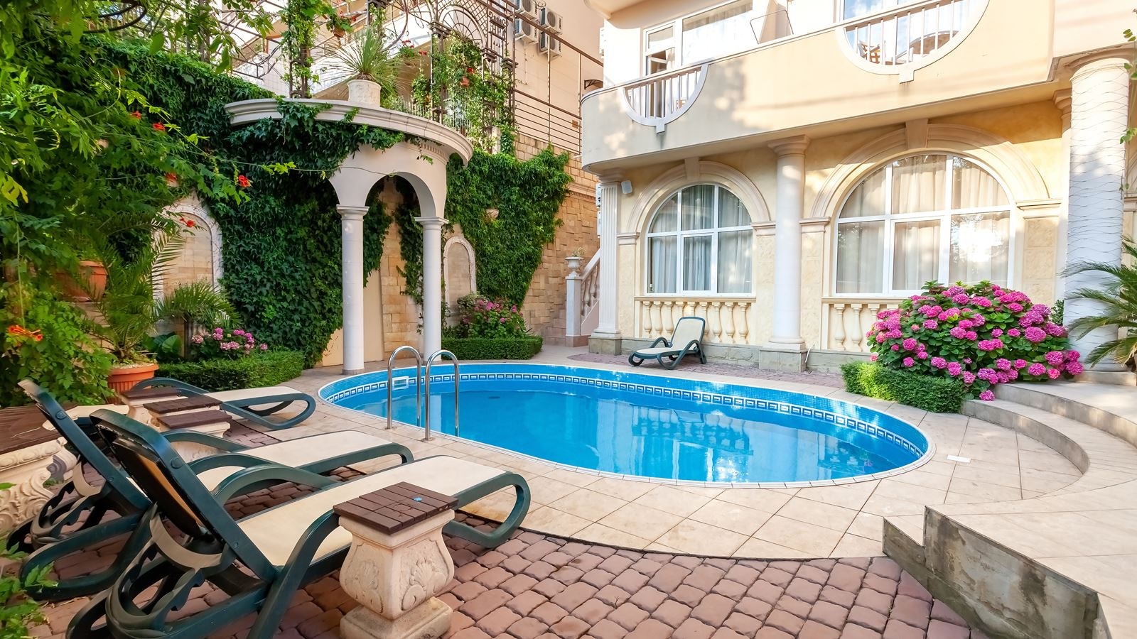 pools-outdoor-pool