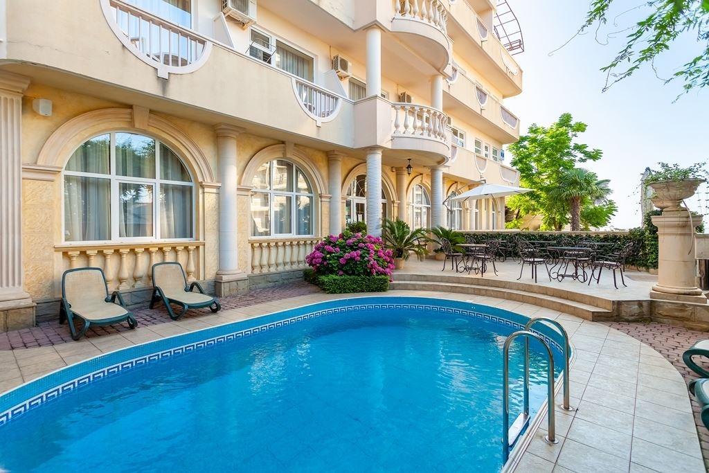 pools-outdoor-pool