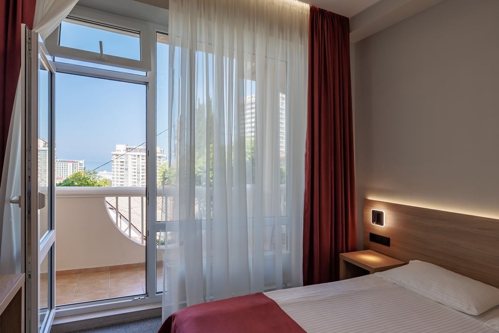 rooms-luxe-with-balkony
