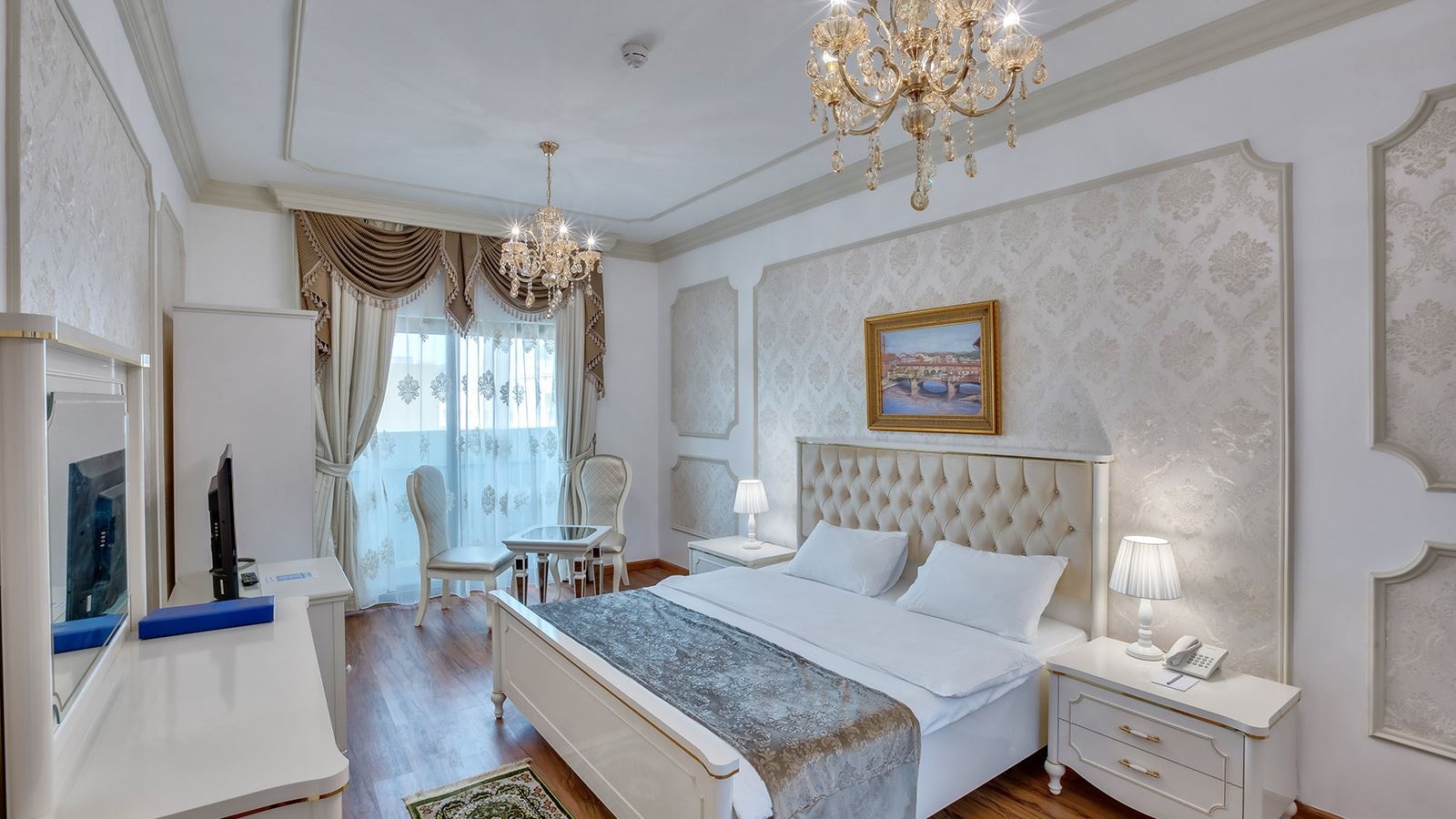 rooms-royal-room