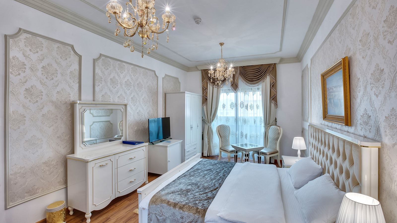 rooms-royal-room