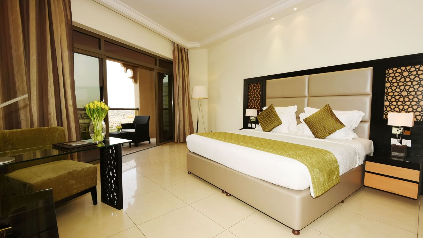 rooms-one-bedroom-suite-city-view