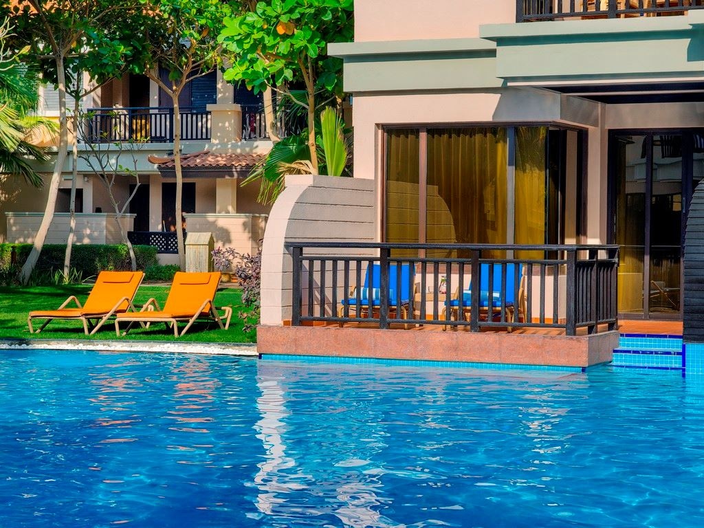 rooms-deluxe-lagoon-access-room