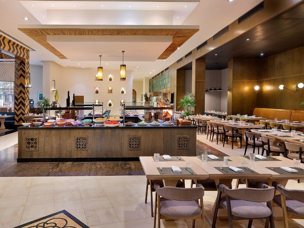 restaurants-al-marjan--bay-club-all-day-dining