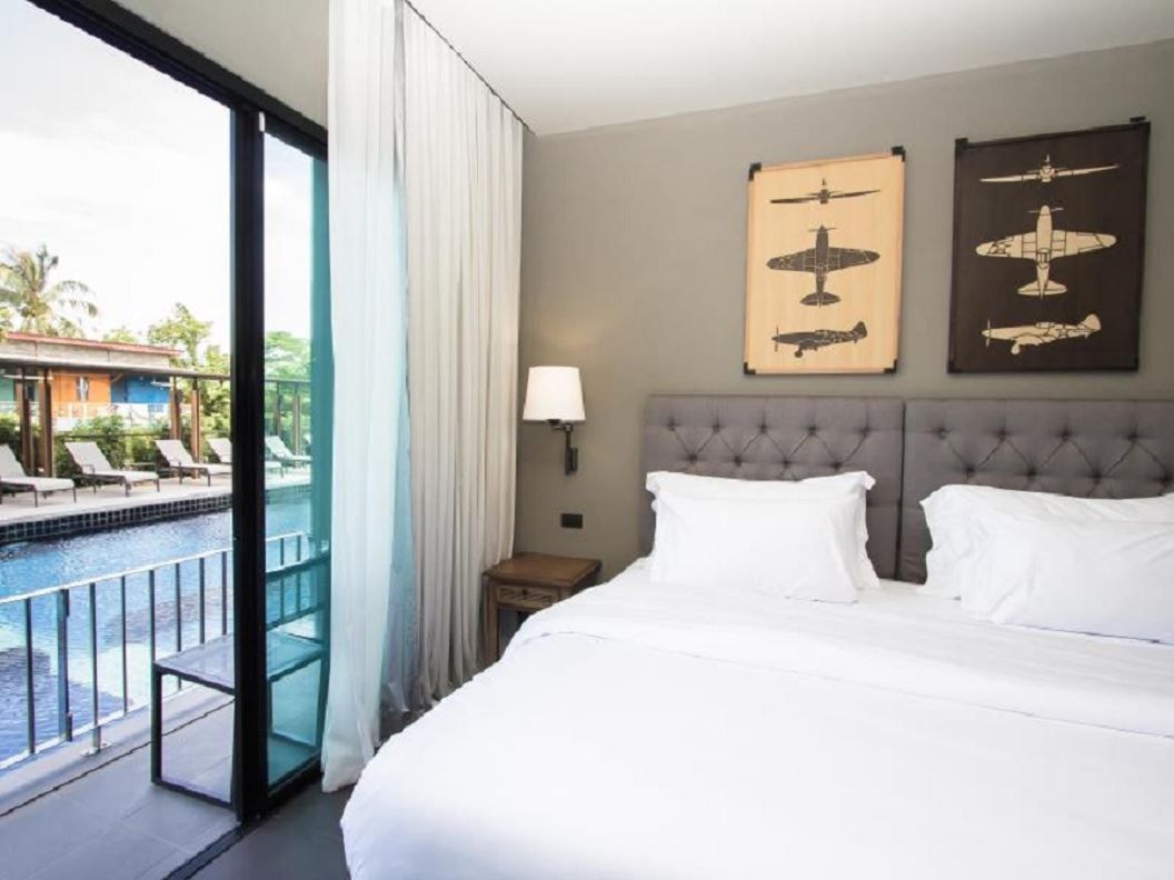 rooms-deluxe-pool-access