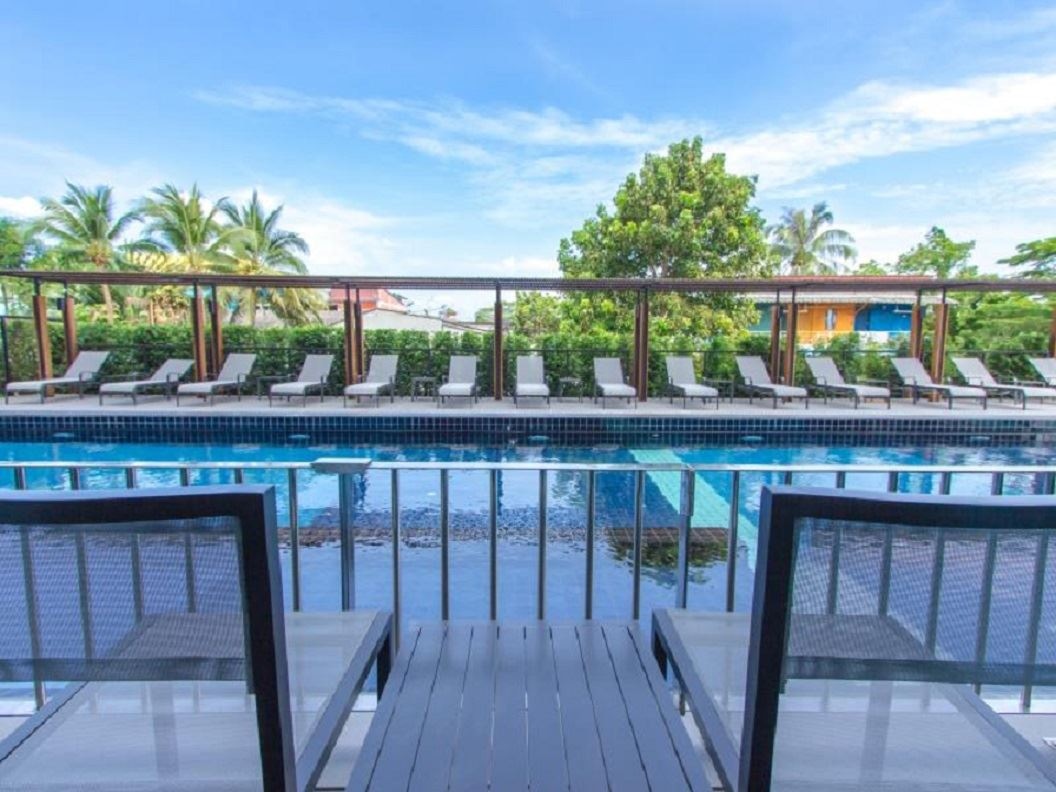 rooms-deluxe-pool-access