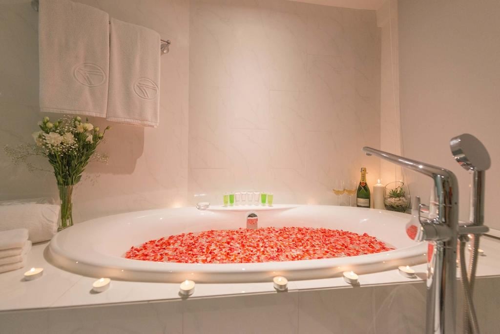 rooms-panoramic-ocean-view-suite