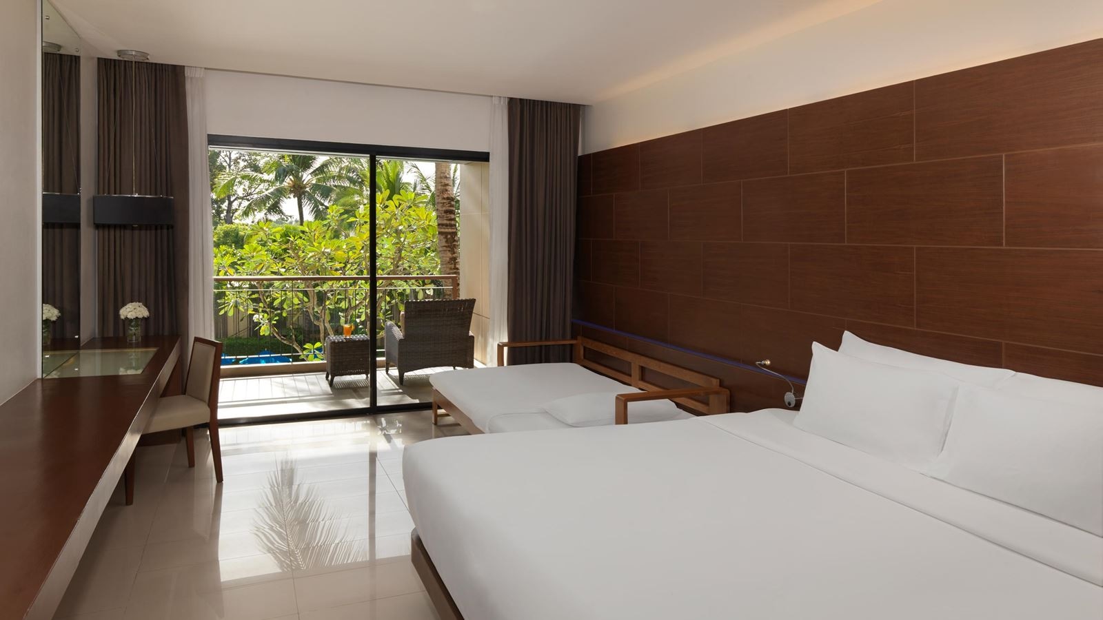 rooms-deluxe-room-pool-view