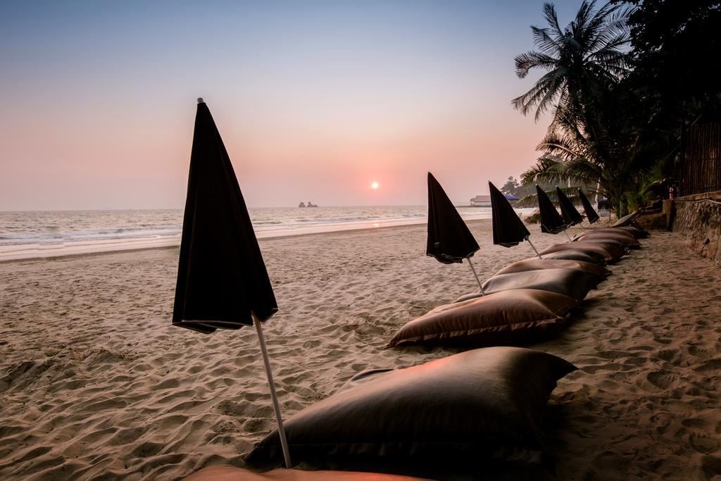 bars-quicksand-beach-terrace