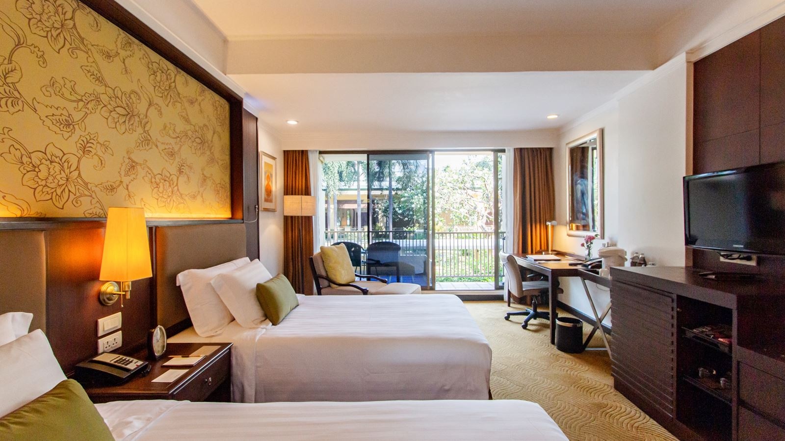 rooms-deluxe-room