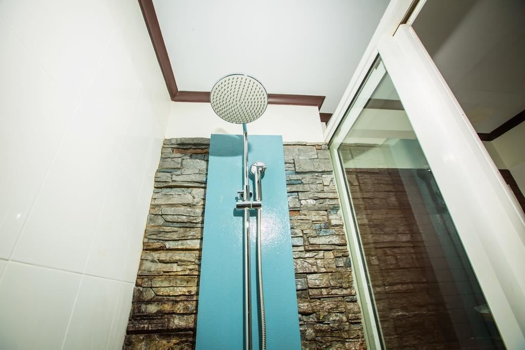 rooms-deluxe-triple-room