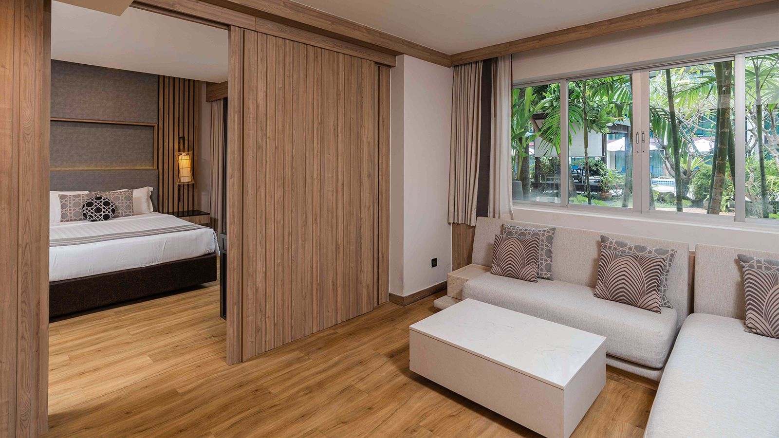 rooms-family-pool-access