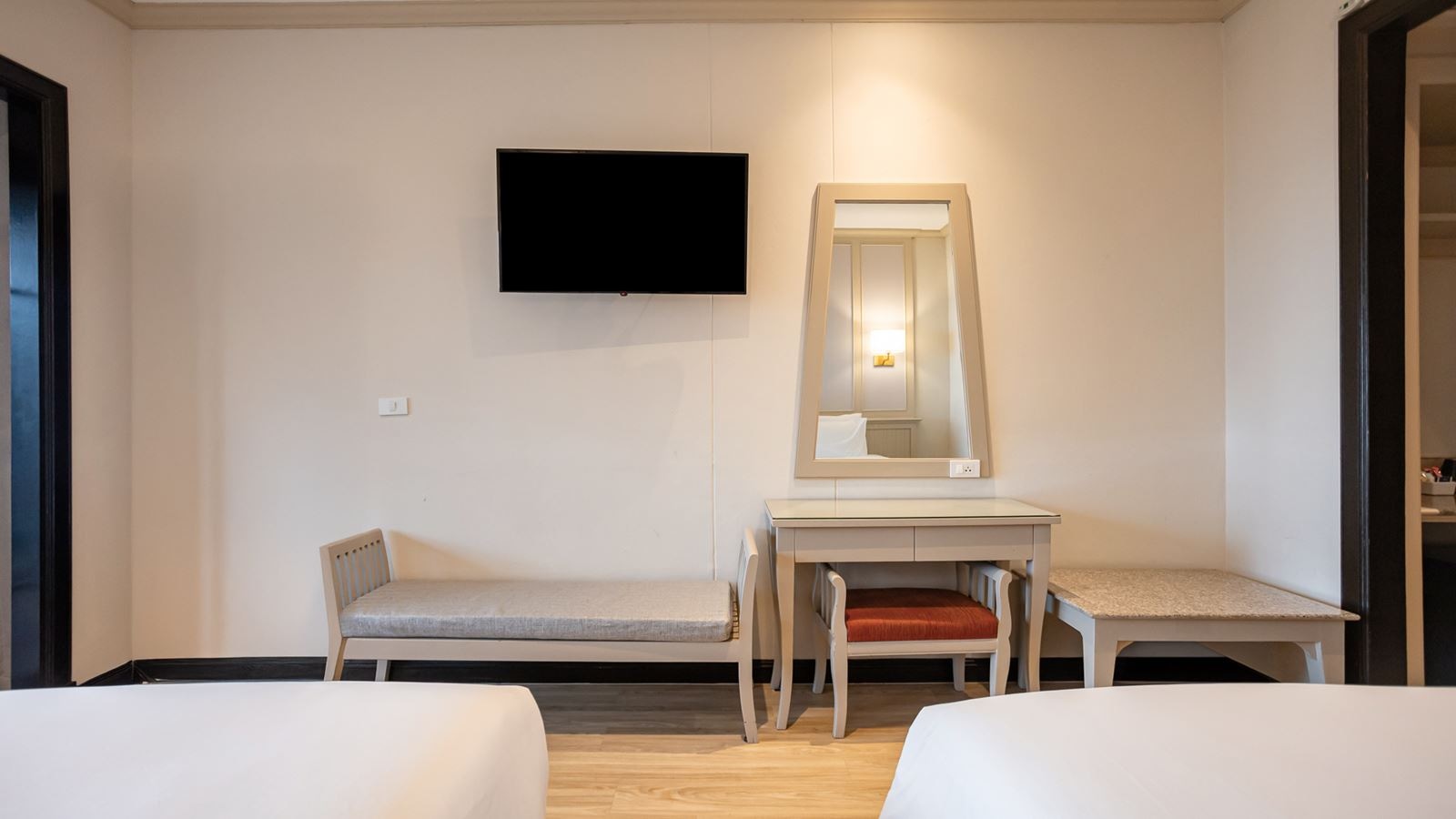 rooms-deluxe-room