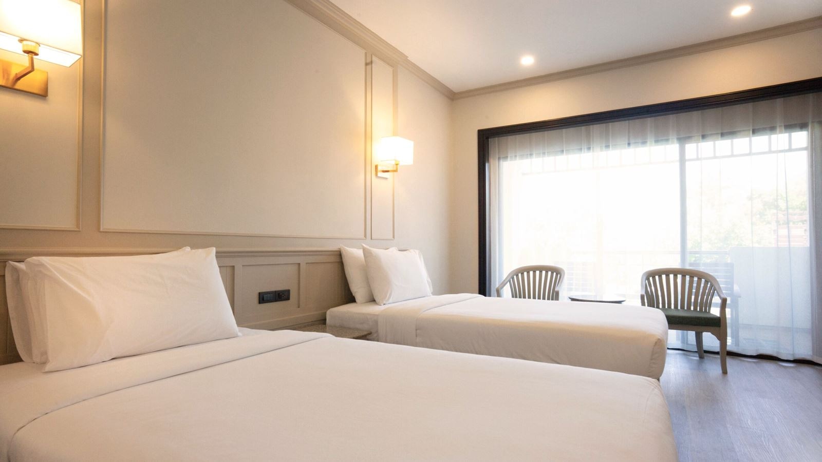 rooms-deluxe-room