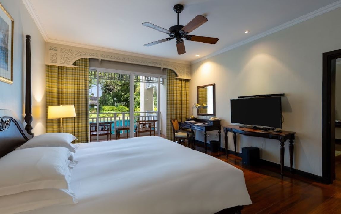 rooms-pool-suite