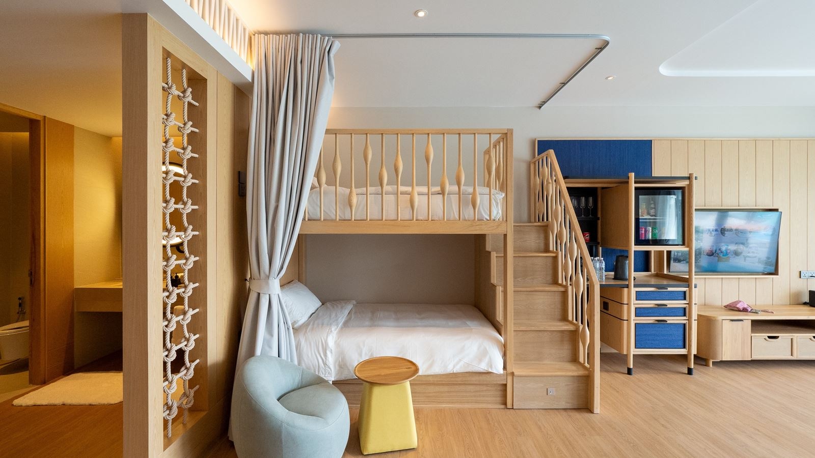 rooms-family-suite-sea-view-suite